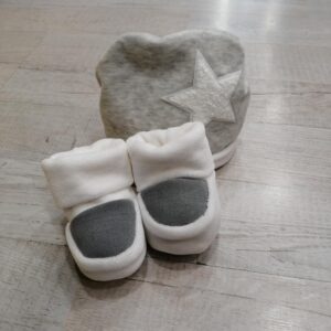 SET CAPPELLO E SCARPETTE CINIGLIA