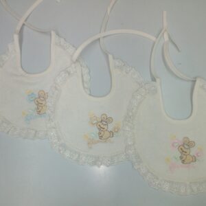 BAVETTA PICCOLA NEO SPUGNA CON RICCETTO RICAMATO E CONIGLIETTO