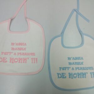 BAVETTA CON SCRITTA RICAMATA