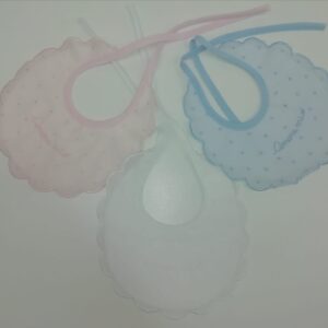 BAVETTA RICAMATA NEONATA/O
"CUORICINO MIO"